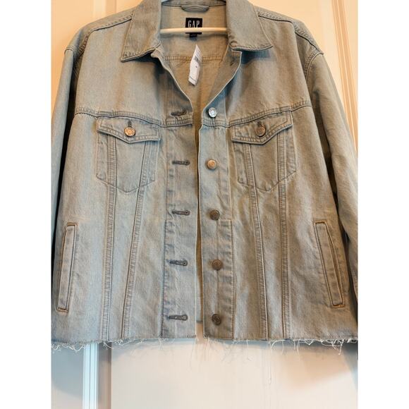 GAP Oversized Crop Denim Jacket XS Light Wash Raw Hem Icon Style NWT - Picture 4 of 8